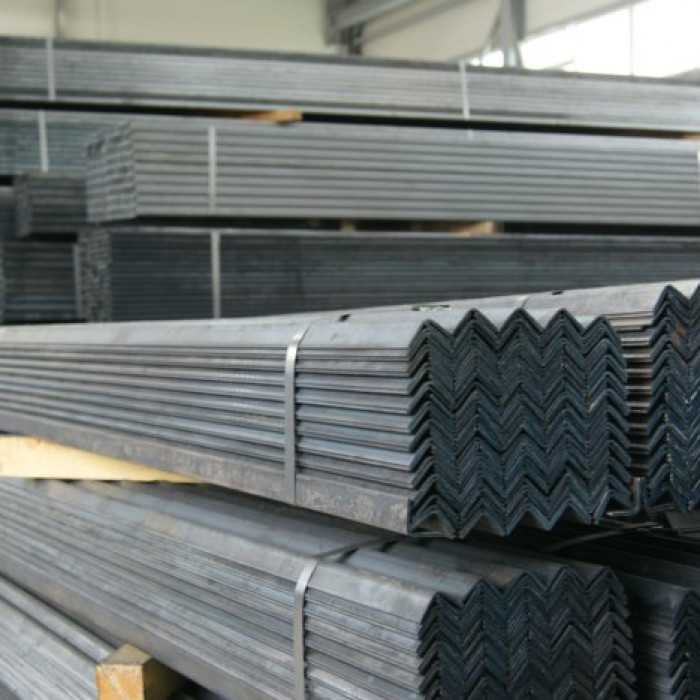 Уголок горячекатаный равнополочный 200х200х20 мм 12 м