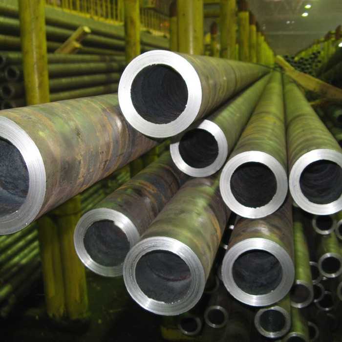 Труба бесшовная горячедеформированная 146х8 мм